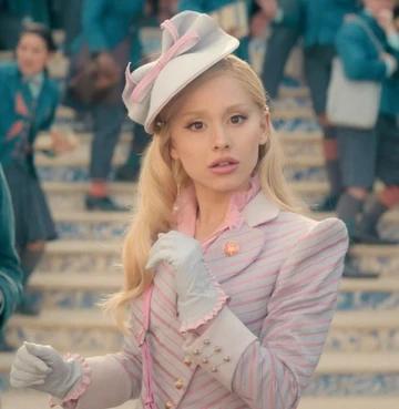 Glinda arriving at Shiz.